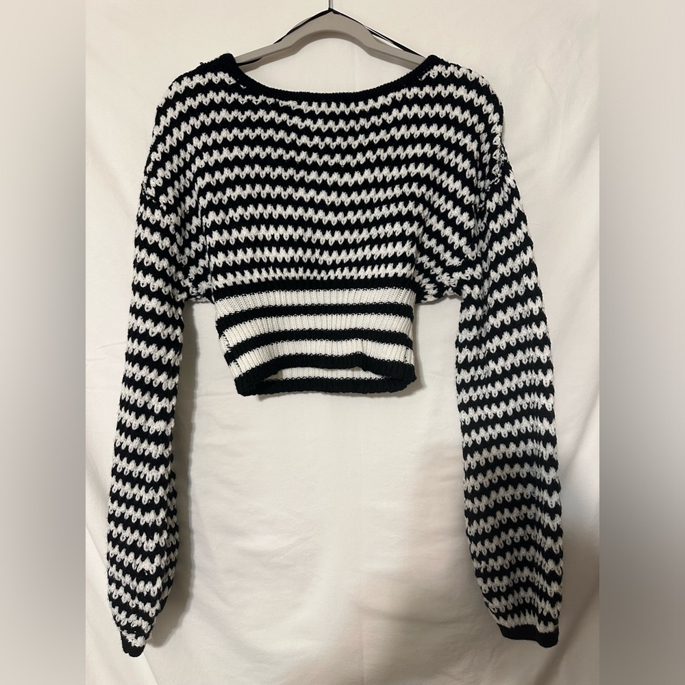 Medium Cropped Black And White Patterned Sweater. - image 2